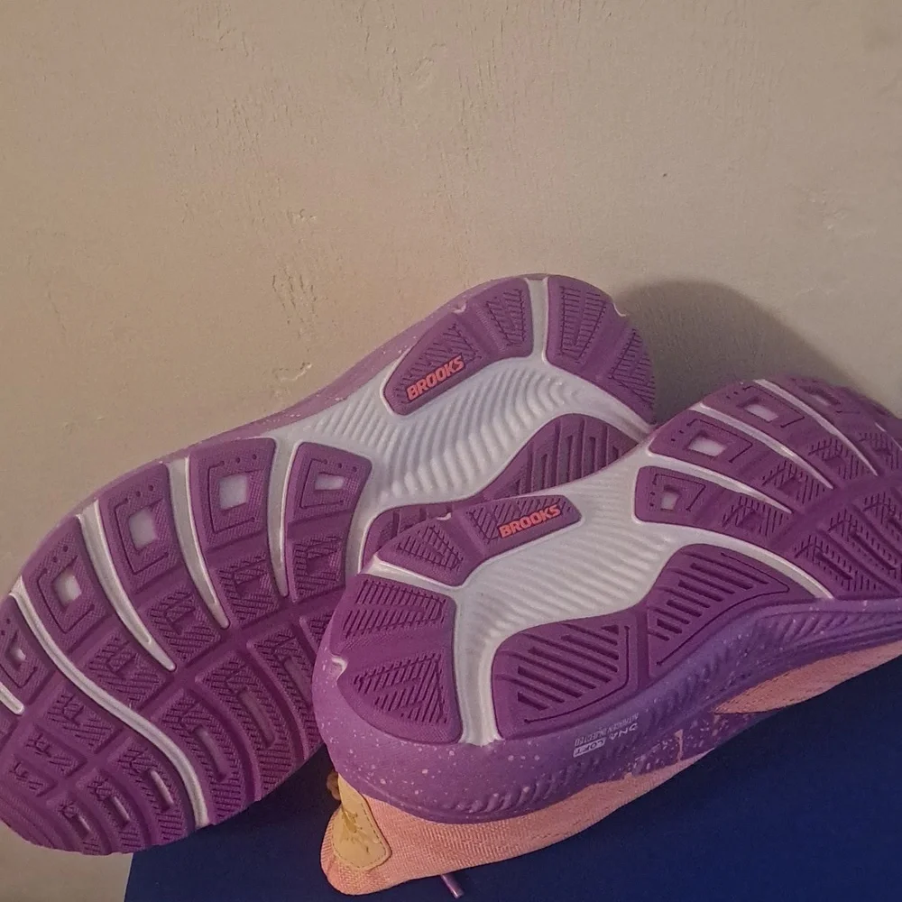 NEW,Brooks,Ghost 17,runDisney,Rapunzel,Tangled shoe,sizes (9.5) Medium (B) - Picture 7 of 16